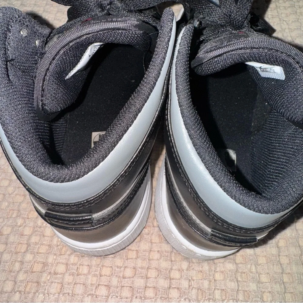 Air Jordan 1 Mid (GS) Size 5Y Nike Athletic Shoes‎ Black Grey Shadow